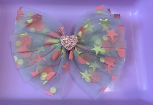 Mesh bow with heart